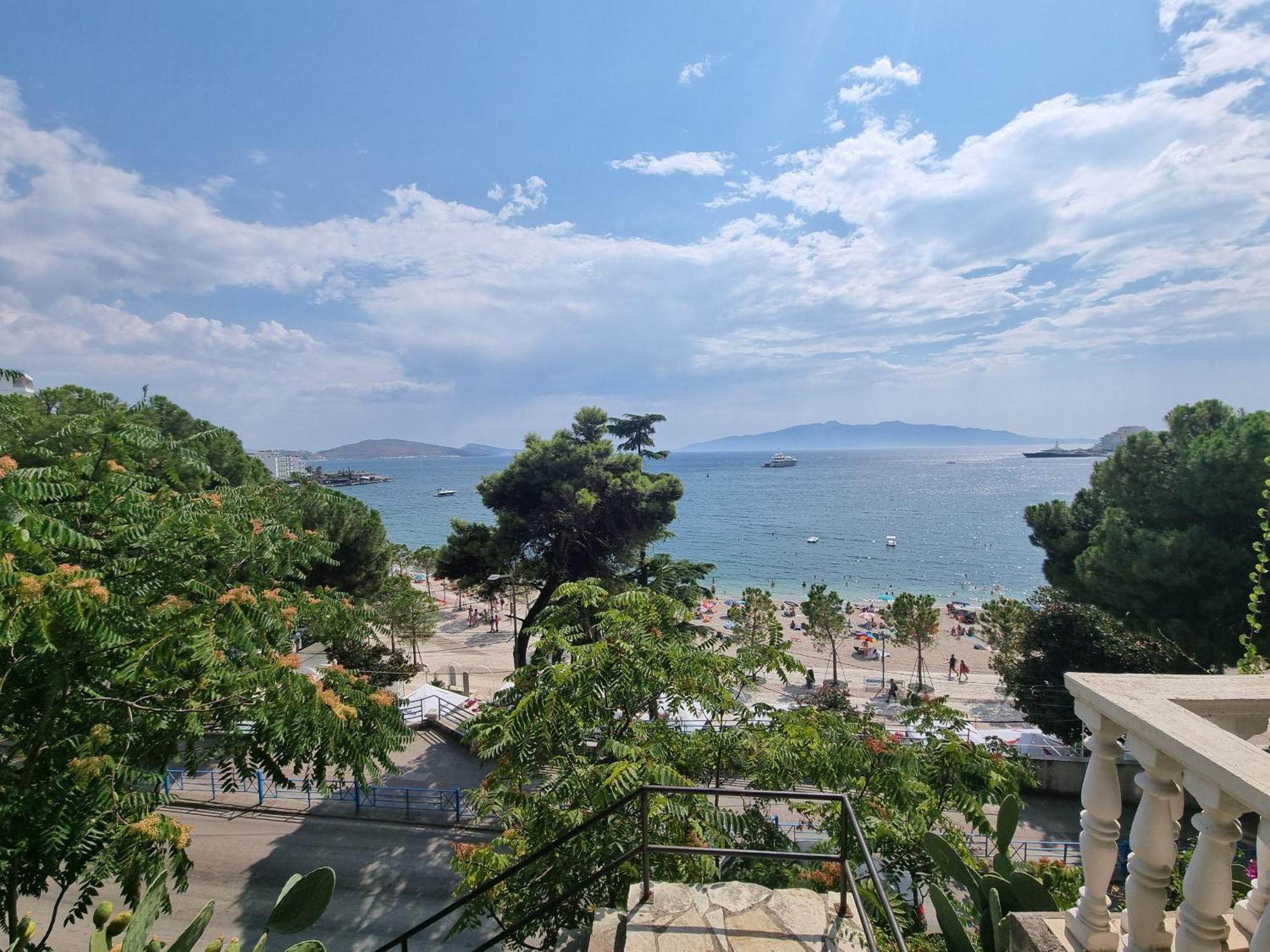 Saint Tropez Apartment ساراندا المظهر الخارجي الصورة